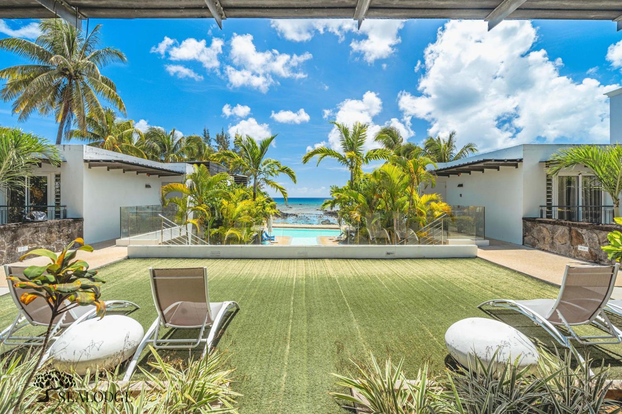 Kanope Bay - Holiday Beachfront Apartments Pointe aux Biches Exterior photo